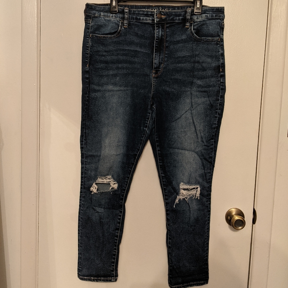 💙 AEO Lightly Distressed Super Hi-Rise Jegging